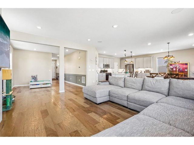 865 N Waterloo Cir, Aurora, CO 80018