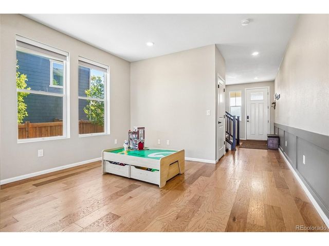 865 N Waterloo Cir, Aurora, CO 80018