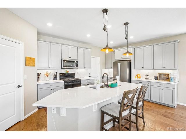 865 N Waterloo Cir, Aurora, CO 80018