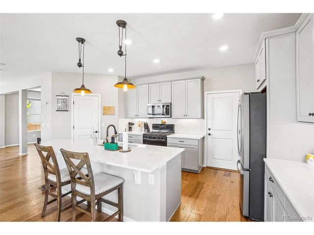 865 N Waterloo Cir, Aurora, CO 80018