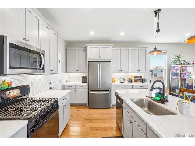 865 N Waterloo Cir, Aurora, CO 80018
