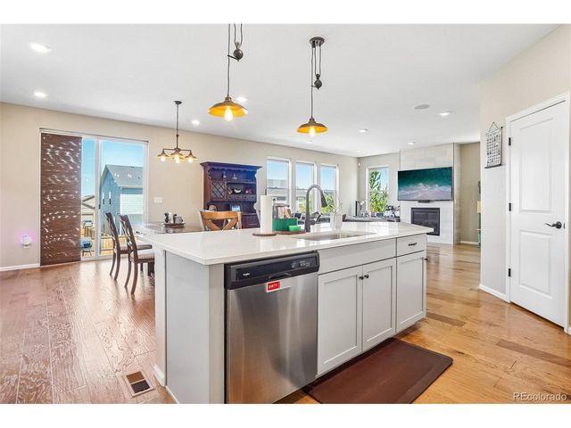 865 N Waterloo Cir, Aurora, CO 80018