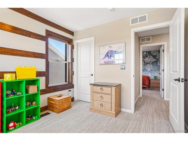 865 N Waterloo Cir, Aurora, CO 80018