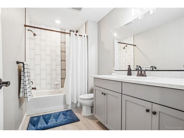 865 N Waterloo Cir, Aurora, CO 80018