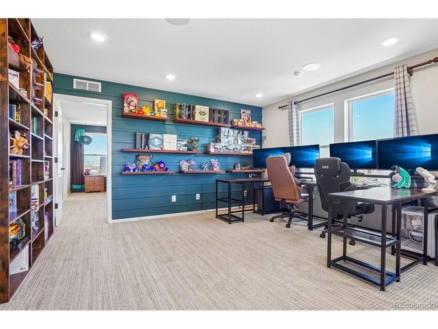 865 N Waterloo Cir, Aurora, CO 80018