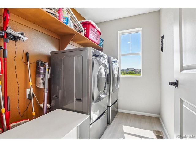 865 N Waterloo Cir, Aurora, CO 80018