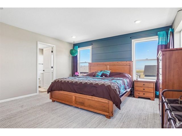 865 N Waterloo Cir, Aurora, CO 80018