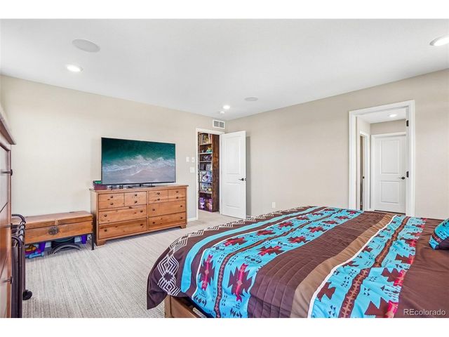 865 N Waterloo Cir, Aurora, CO 80018