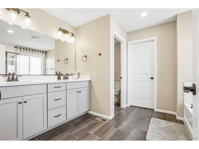 865 N Waterloo Cir, Aurora, CO 80018