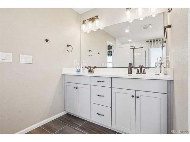 865 N Waterloo Cir, Aurora, CO 80018