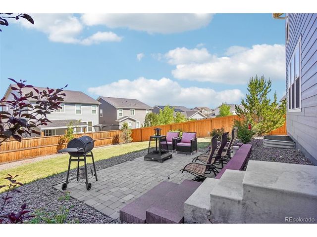865 N Waterloo Cir, Aurora, CO 80018