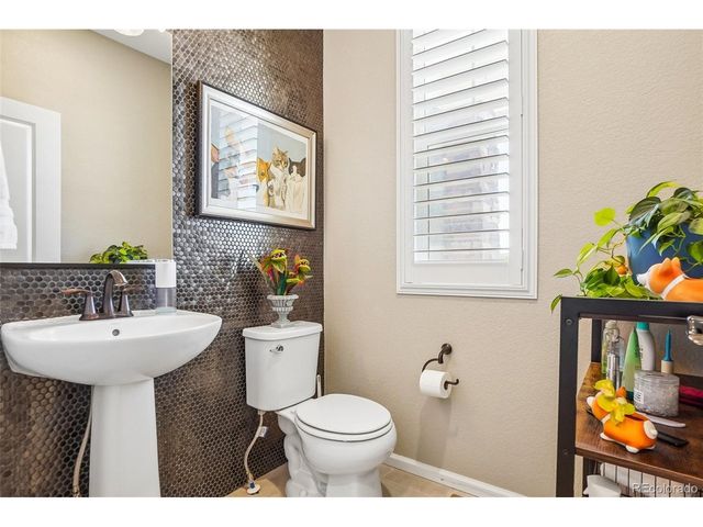 865 N Waterloo Cir, Aurora, CO 80018