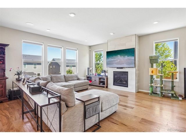 865 N Waterloo Cir, Aurora, CO 80018