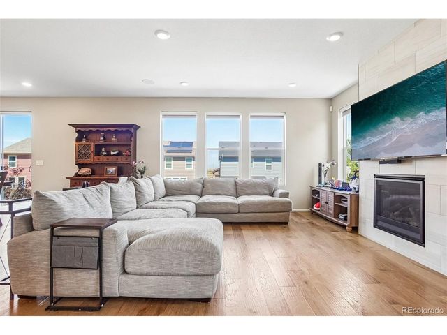 865 N Waterloo Cir, Aurora, CO 80018