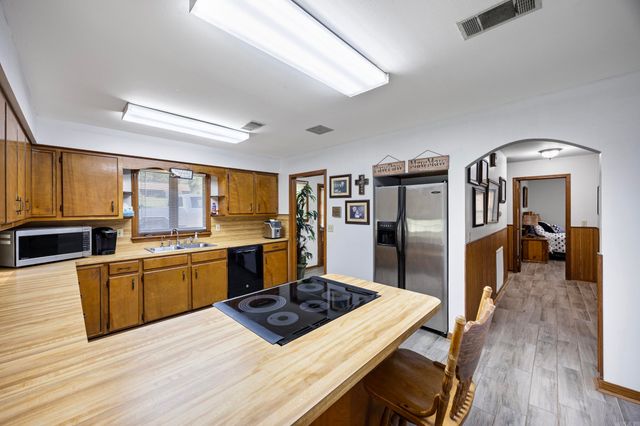 10101 Lakeshore Loop, Dardanelle, AR 72834