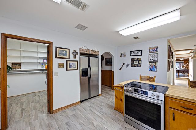 10101 Lakeshore Loop, Dardanelle, AR 72834