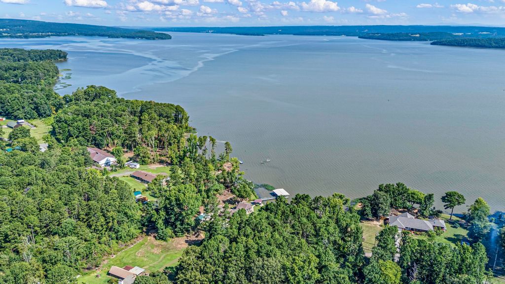 10101 Lakeshore Loop, Dardanelle, AR 72834