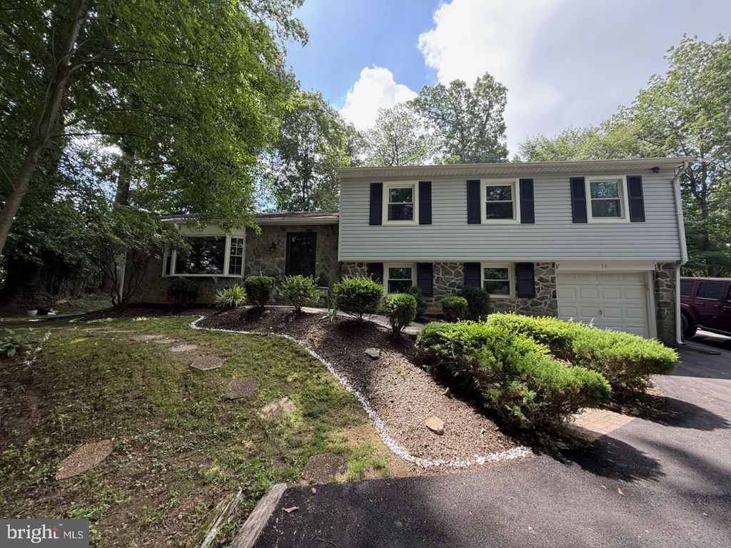 34 E KNOWLTON RD, Media, PA 19063