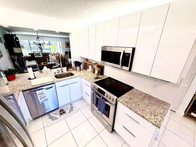 16768 Oak Hill Trail 1214, Delray Beach, FL 33484