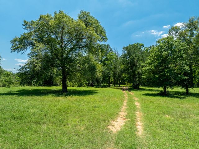 400 619 SPUR, Elgin, TX 78621