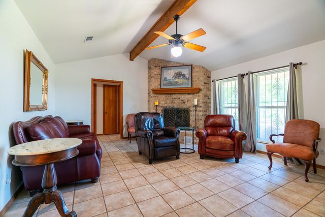 400 619 SPUR, Elgin, TX 78621