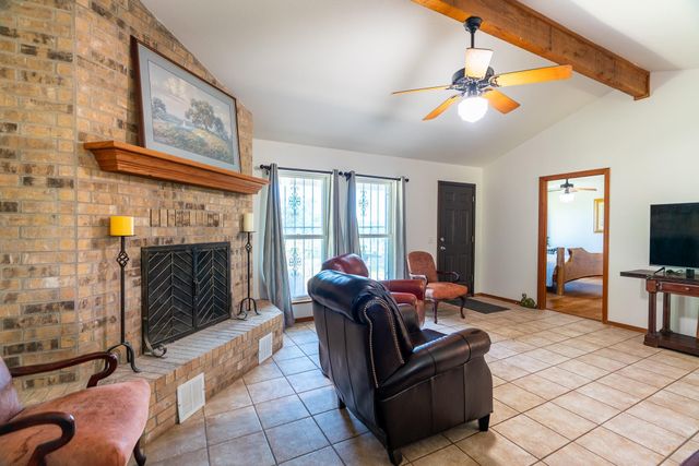 400 619 SPUR, Elgin, TX 78621