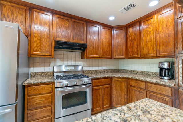 400 619 SPUR, Elgin, TX 78621
