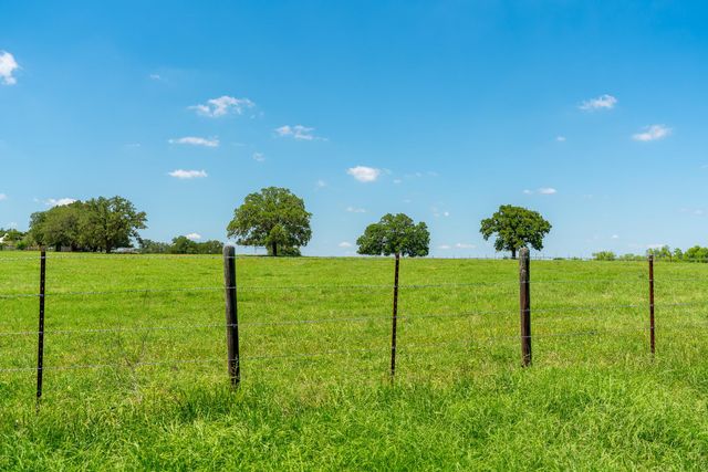 400 619 SPUR, Elgin, TX 78621