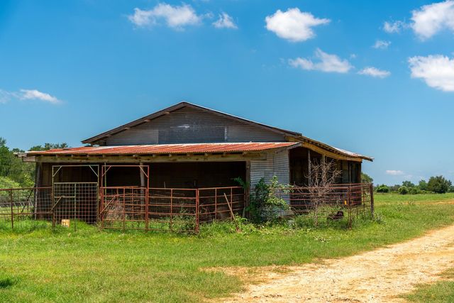 400 619 SPUR, Elgin, TX 78621