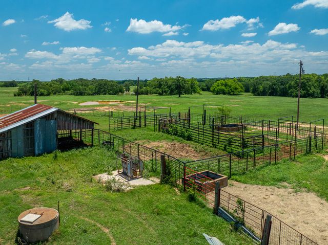 400 619 SPUR, Elgin, TX 78621