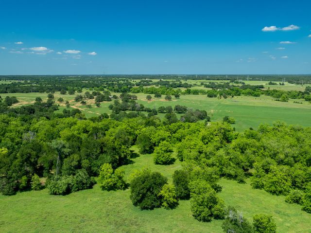 400 619 SPUR, Elgin, TX 78621