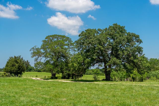 400 619 SPUR, Elgin, TX 78621