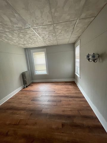 71 Arlington St, Fitchburg, MA 01420