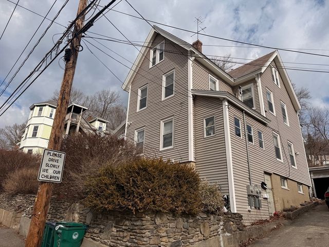 71 Arlington St, Fitchburg, MA 01420