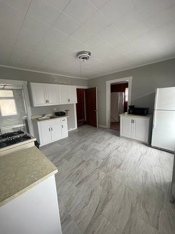 71 Arlington St, Fitchburg, MA 01420