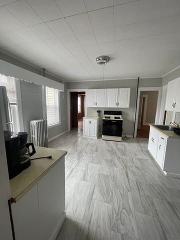 71 Arlington St, Fitchburg, MA 01420