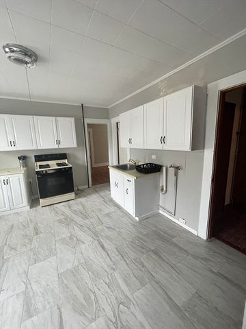 71 Arlington St, Fitchburg, MA 01420