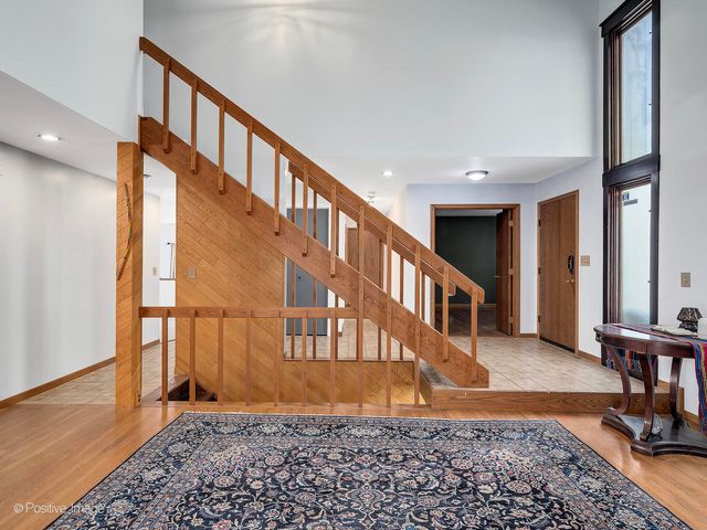1096 Onwentsia Court, Naperville, IL 60563