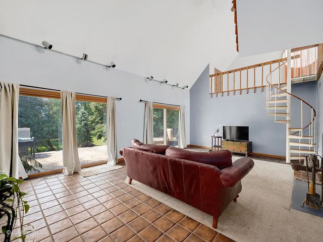 1096 Onwentsia Court, Naperville, IL 60563