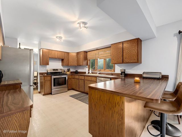 1096 Onwentsia Court, Naperville, IL 60563