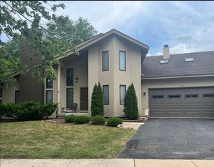 1096 Onwentsia Court, Naperville, IL 60563