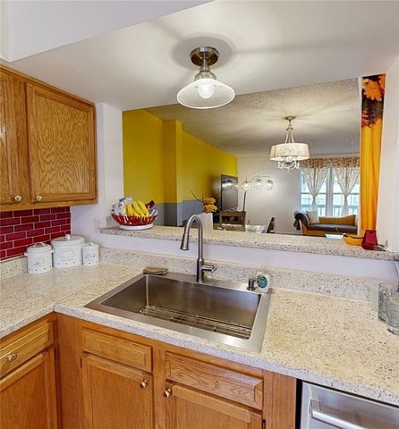 1368 Meadowbrook Dr, North Strabane, PA 15317