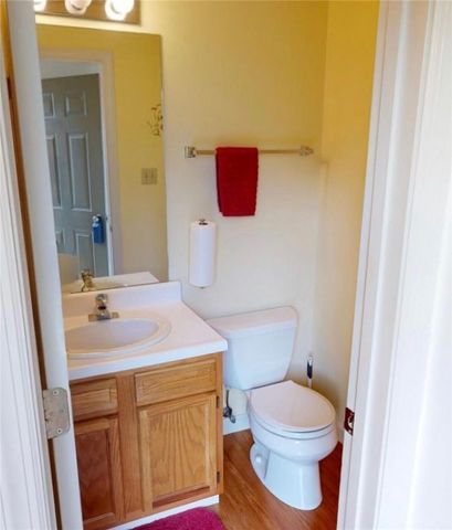 1368 Meadowbrook Dr, North Strabane, PA 15317