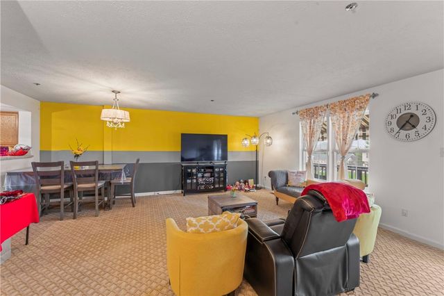 1368 Meadowbrook Dr, North Strabane, PA 15317