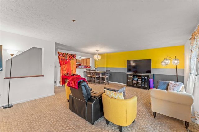 1368 Meadowbrook Dr, North Strabane, PA 15317