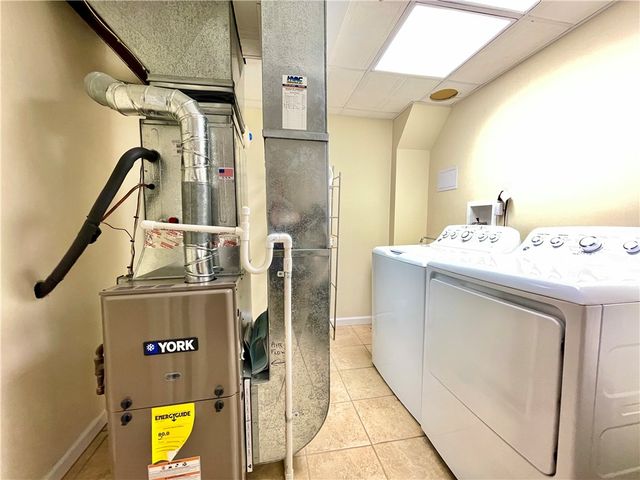 1368 Meadowbrook Dr, North Strabane, PA 15317