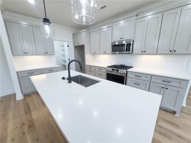 7 Torran Lane, Bella Vista, AR 72715