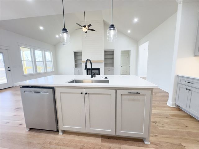 7 Torran Lane, Bella Vista, AR 72715