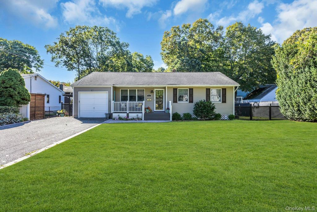 49 Muriel Place, West Sayville, NY 11796 — exterior