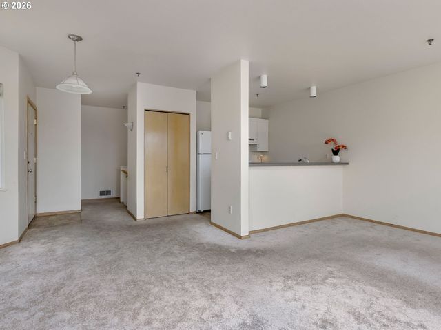 232 Nw UPTOWN Ter 1B, Portland, OR 97210